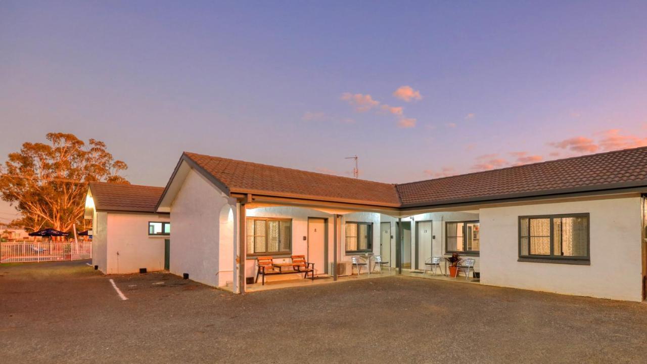 Parkes Federation Motel Екстер'єр фото