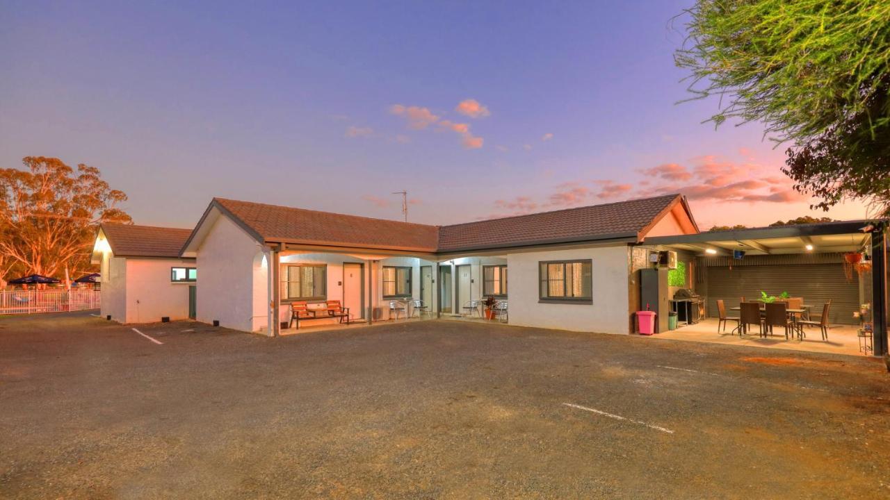 Parkes Federation Motel Екстер'єр фото